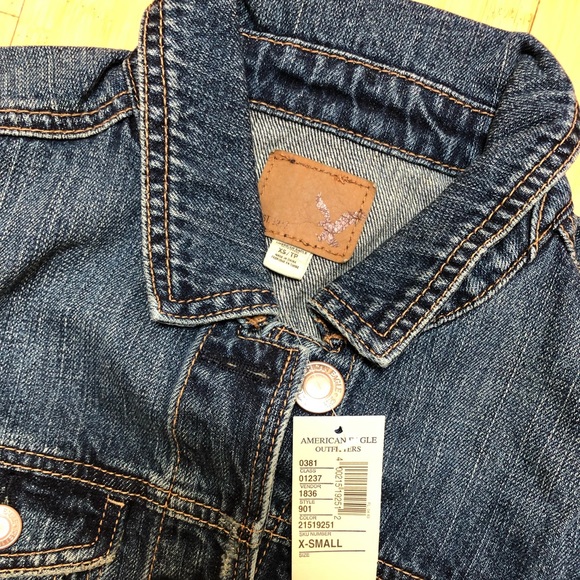 NWT American Eagle Outfitters Slightly Distressed Denim Jacket - Picture 4 of 5